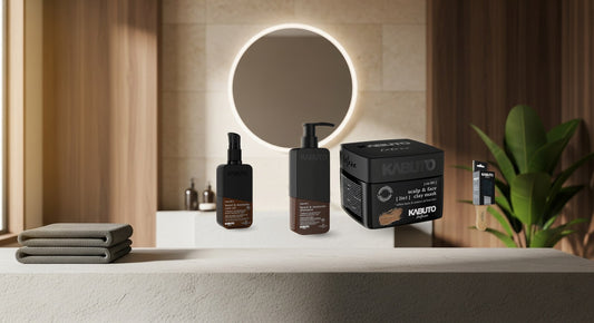 Kabuto Beard Shampoo, Bartöl, Scalp & Face Tonmaske und Premium Bartbürste auf einer Waschtisch-Ablage — gegen Bartschuppen und trockene Haut unterm Bart